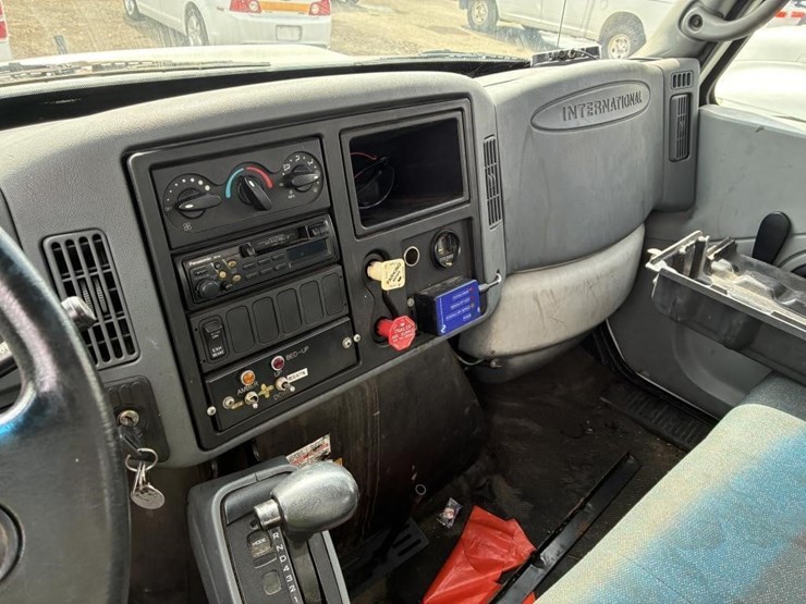 2004-international-durastar-4300-image-15