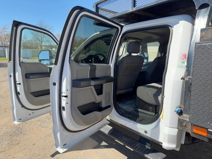 2017-ford-f550-xlt-image-15