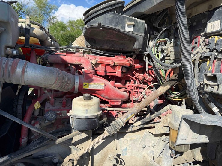 2014-peterbilt-567-image-5