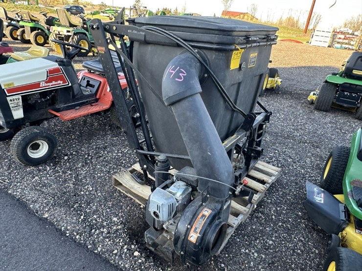 john-deere-mcs-high-lift-bagger-image-4