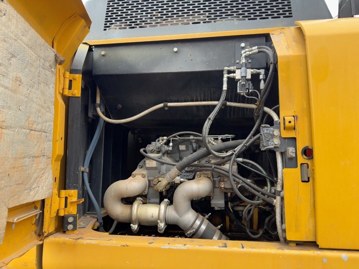 2016-deere-300g-lc-image-32