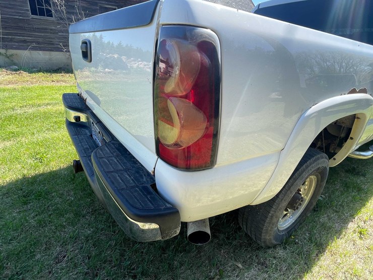 #7046-•-2005-chevrolet-duramax-(has-wi-title)-image-31