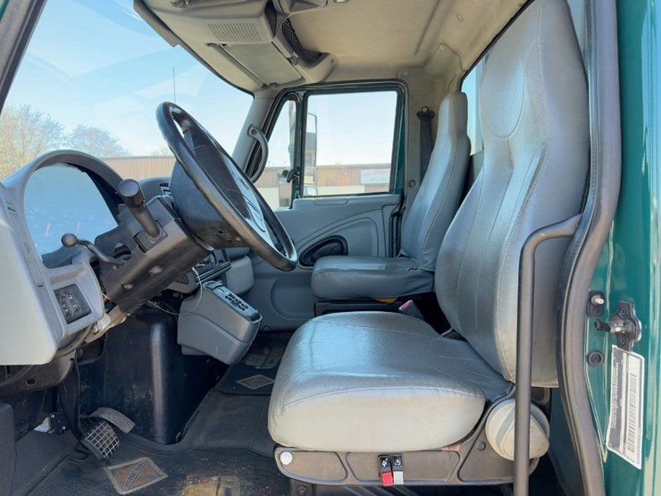 2004-international-durastar-4300-image-20