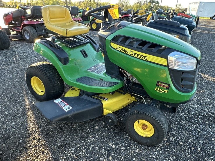 2014-john-deere-d105-image-4