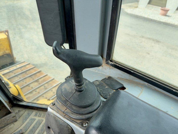 2002-deere-700h-xlt-image-32