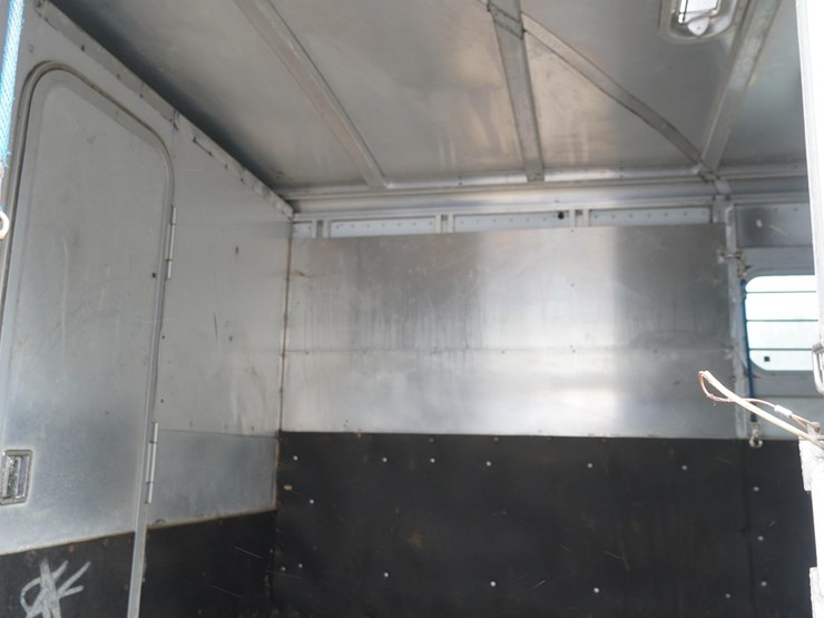 #142-•-1999-exiss-3-slant-aluminum-6-horse-capacity-trailer-image-38