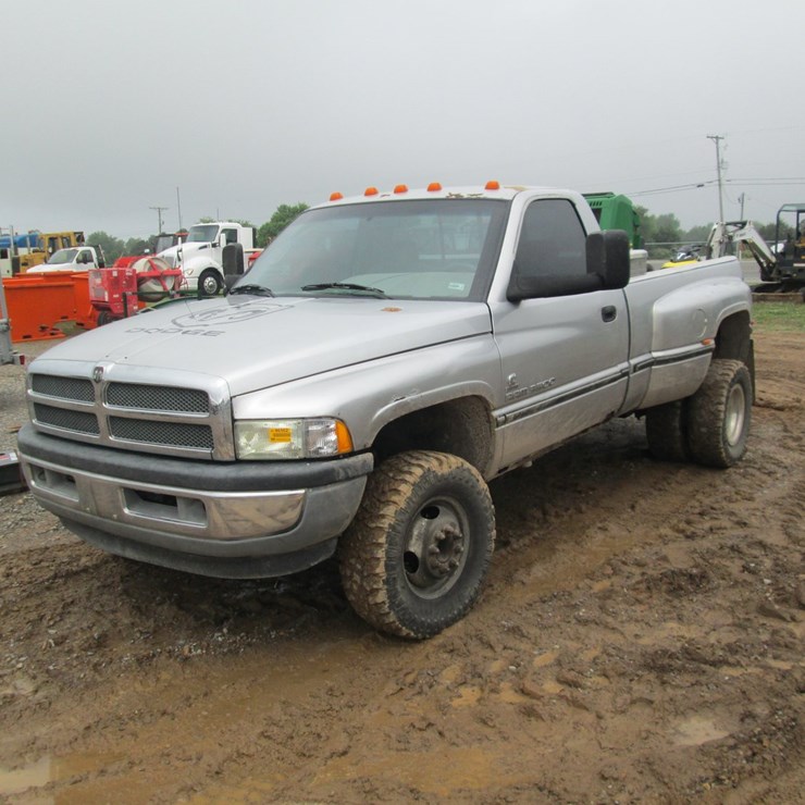 1996 DODGE 3500