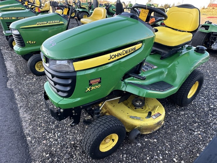 2010-john-deere-x300-image-1
