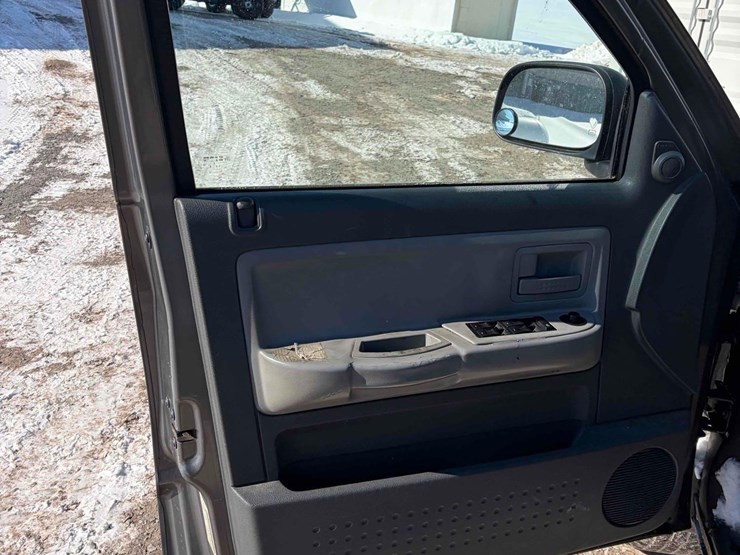 2005-dodge-dakota-image-11