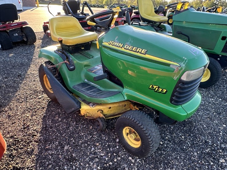 john-deere-lt133-image-4