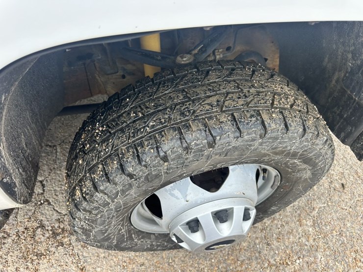 2013-chevrolet-3500hd-image-13