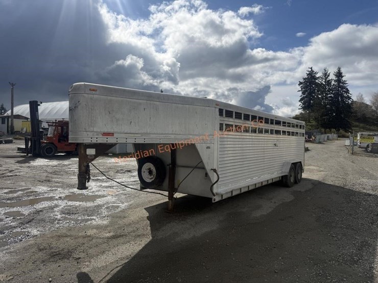 1996-featherlite-8120-image-2