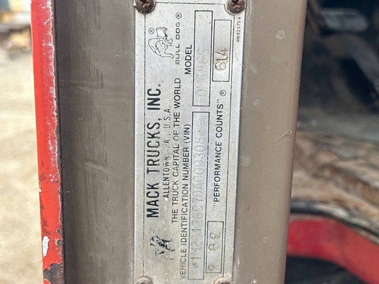 1983-mack-dm686s-image-52