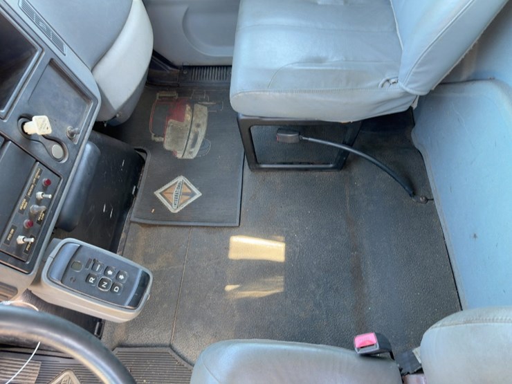 2004-international-durastar-4300-image-21