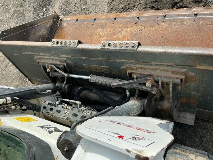 2024-bobcat-t770-image-35