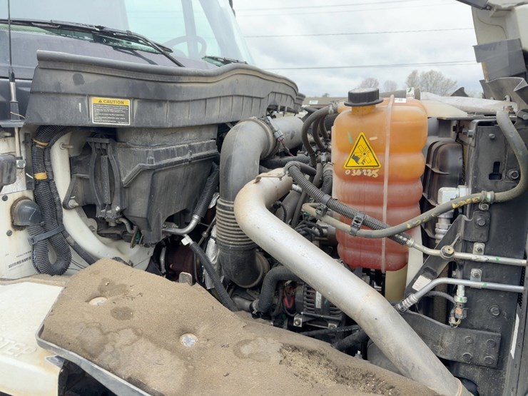 2016-international-7400-image-10