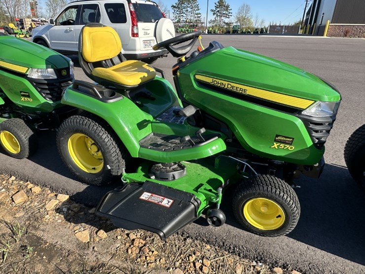 2024-john-deere-x570-image-4