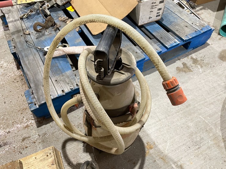 #5036-•-(3)-hand-pump-sprayers-image-8