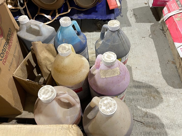 #5052-•-pallet-of-concrete-supplies-image-7