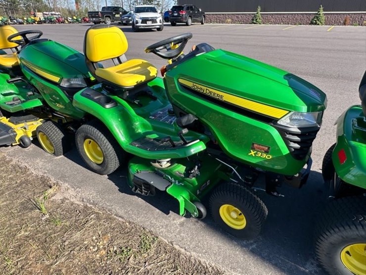 2023-john-deere-x330-image-4
