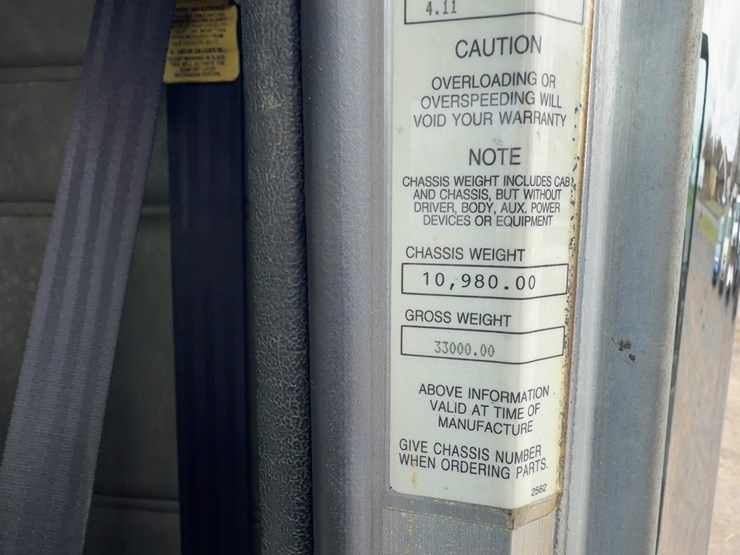 2000-peterbilt-330-image-32