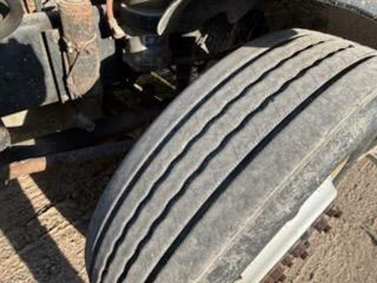 #139-•-2006-freightliner-columbia-day-cab-semi-truck-image-6