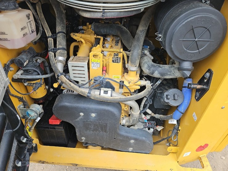 2022-caterpillar-246d3-image-13