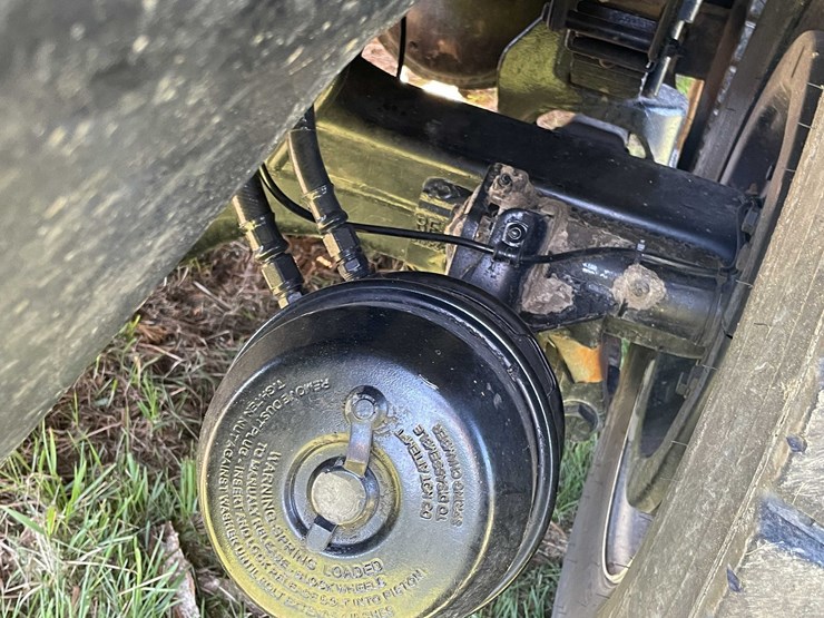 2020-freightliner-m2-106-image-30