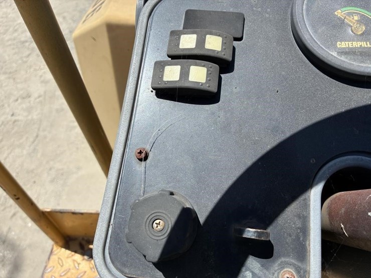 2009-caterpillar-cb24-image-13