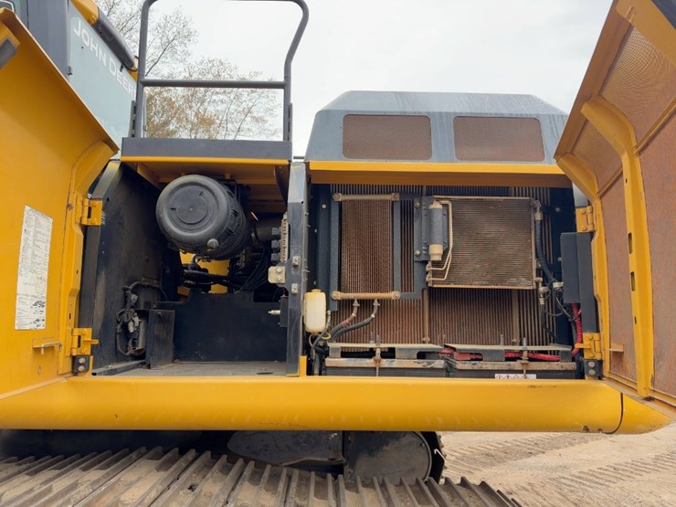 2016-deere-300g-lc-image-31