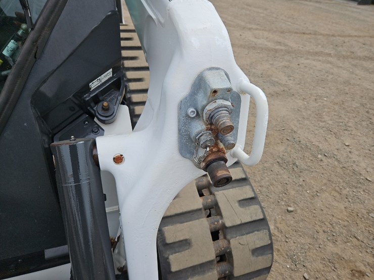 2023-bobcat-t76-image-16