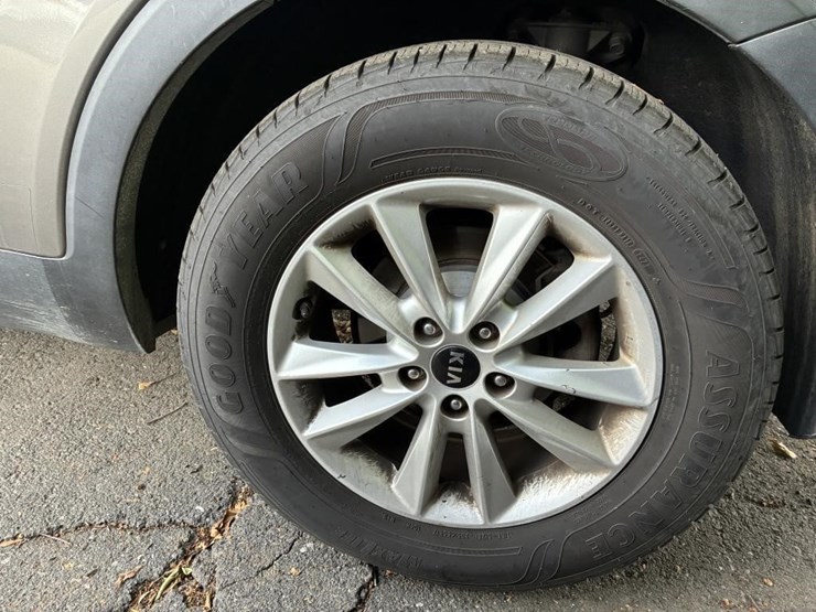 2019-kia-sorento-lx-image-8