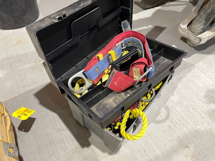 #5059-•-tote-of-safety-harness-and-ropes-image-3