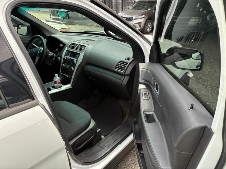 2013-ford-explorer-image-9