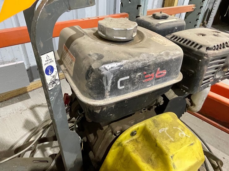 #5021-•-wacker-gt-36-power-trowel-image-11