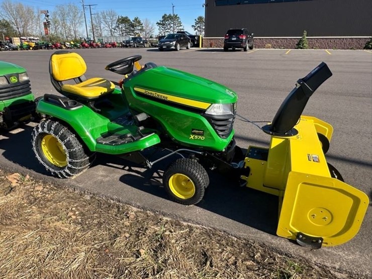 2024-john-deere-x570-image-4