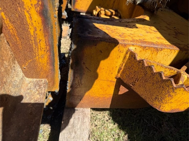 2006-caterpillar-d6n-lgp-image-13