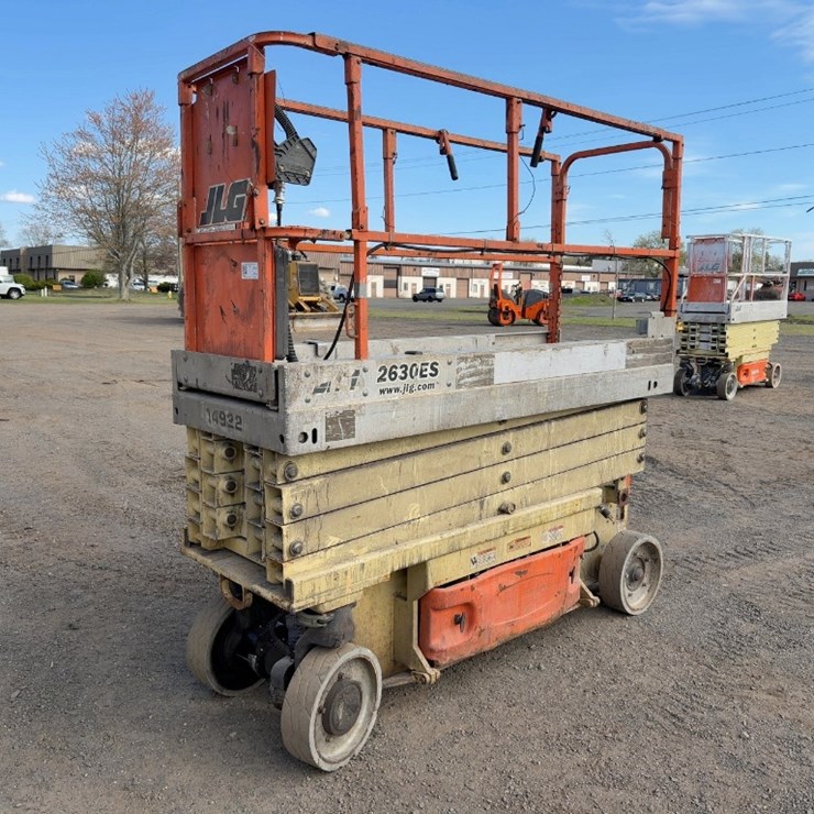 2010 JLG 2630ES