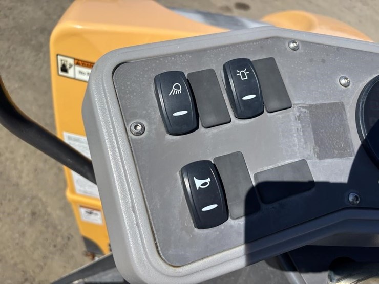 2018-volvo-dd25b-image-21