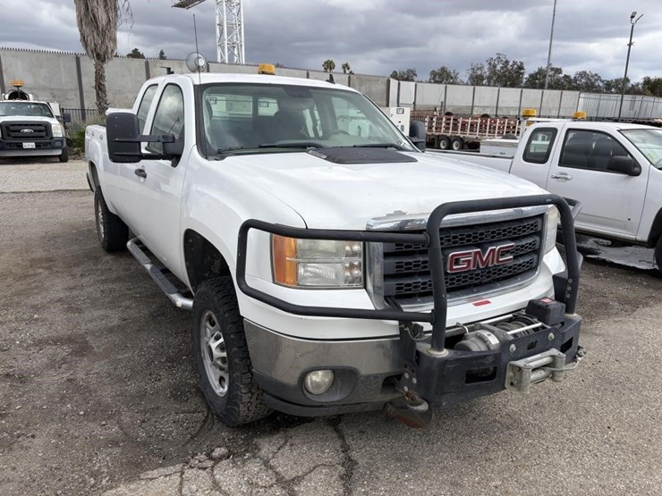 2012-gmc-sierra-2500-image-2
