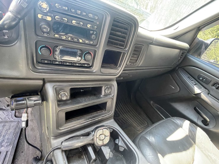 #7046-•-2005-chevrolet-duramax-(has-wi-title)-image-59