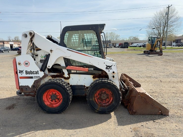 2015-bobcat-s650-image-6