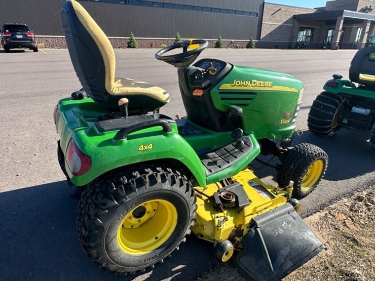 john-deere-x585-image-3