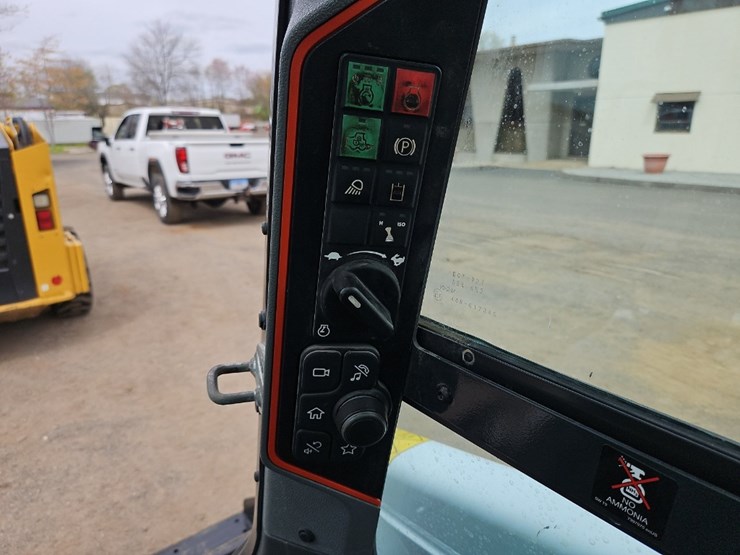 2023-bobcat-s76-image-23