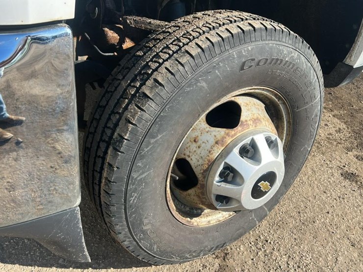 2017-chevrolet-silverado-3500hd-image-15