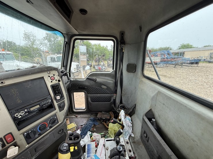 2009-mack-granite-gu713-image-15