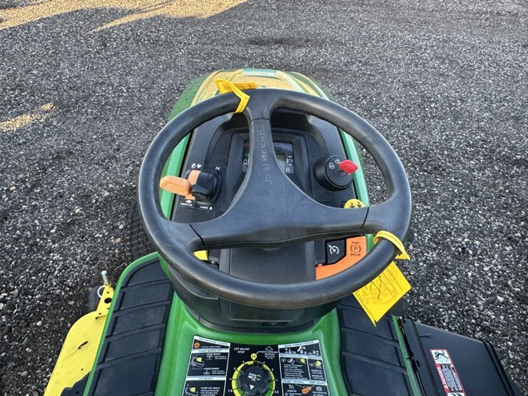 2020-john-deere-x390-image-9