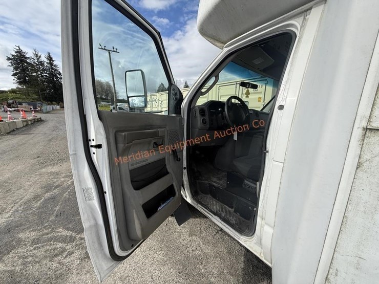 2010-ford-e450-image-28