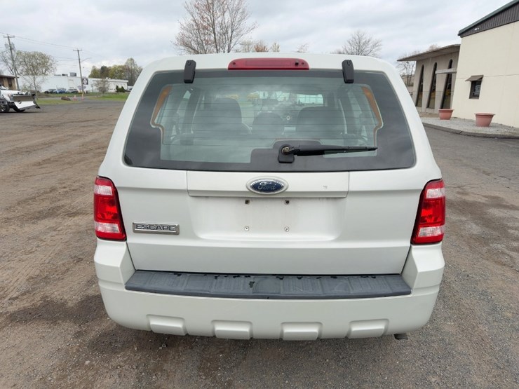 2009-ford-escape-image-4