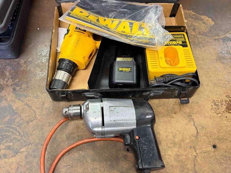 dewalt-9.6-volt-cordless-drill-&-corded-drill-image-4